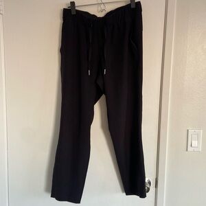 Women’s Lululemon black cropped athletic pants